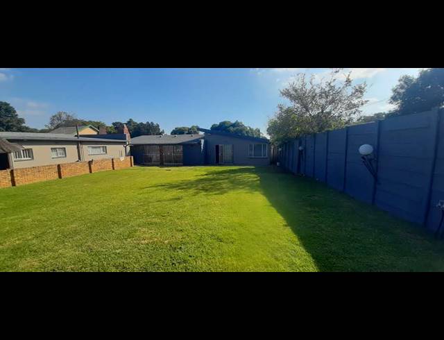 3 BEDROOM FREESTANDING FOR SALE IN KEMPTON PARK EXT 2
